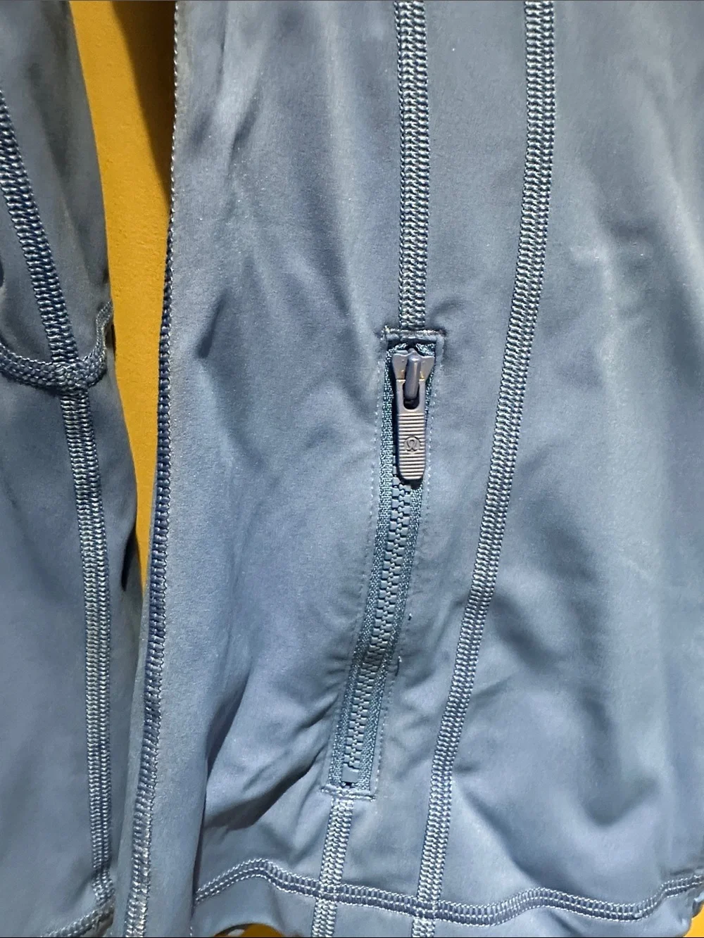 Lululemon Women's Blue Zip up Define Jacket Nulu sz 4
